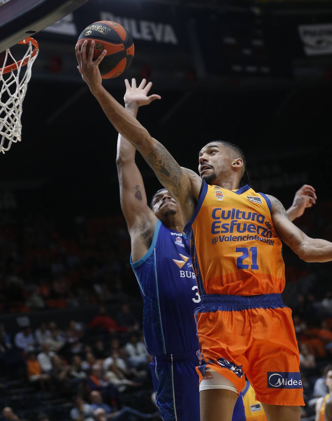 Imágenes del encuentro enrte el Valencia Basket y el San Pablo Burgos disputado en La Fonteta