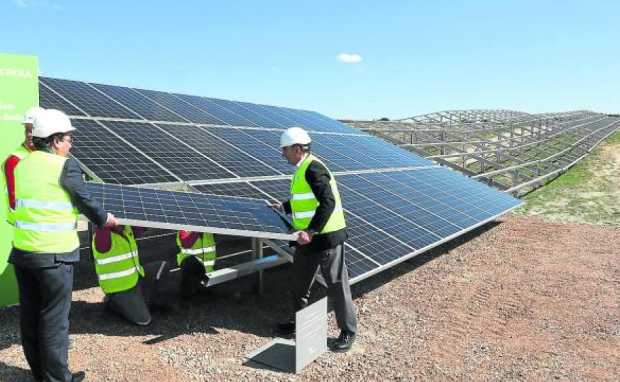 Instalación de un parque fotovoltaico. 