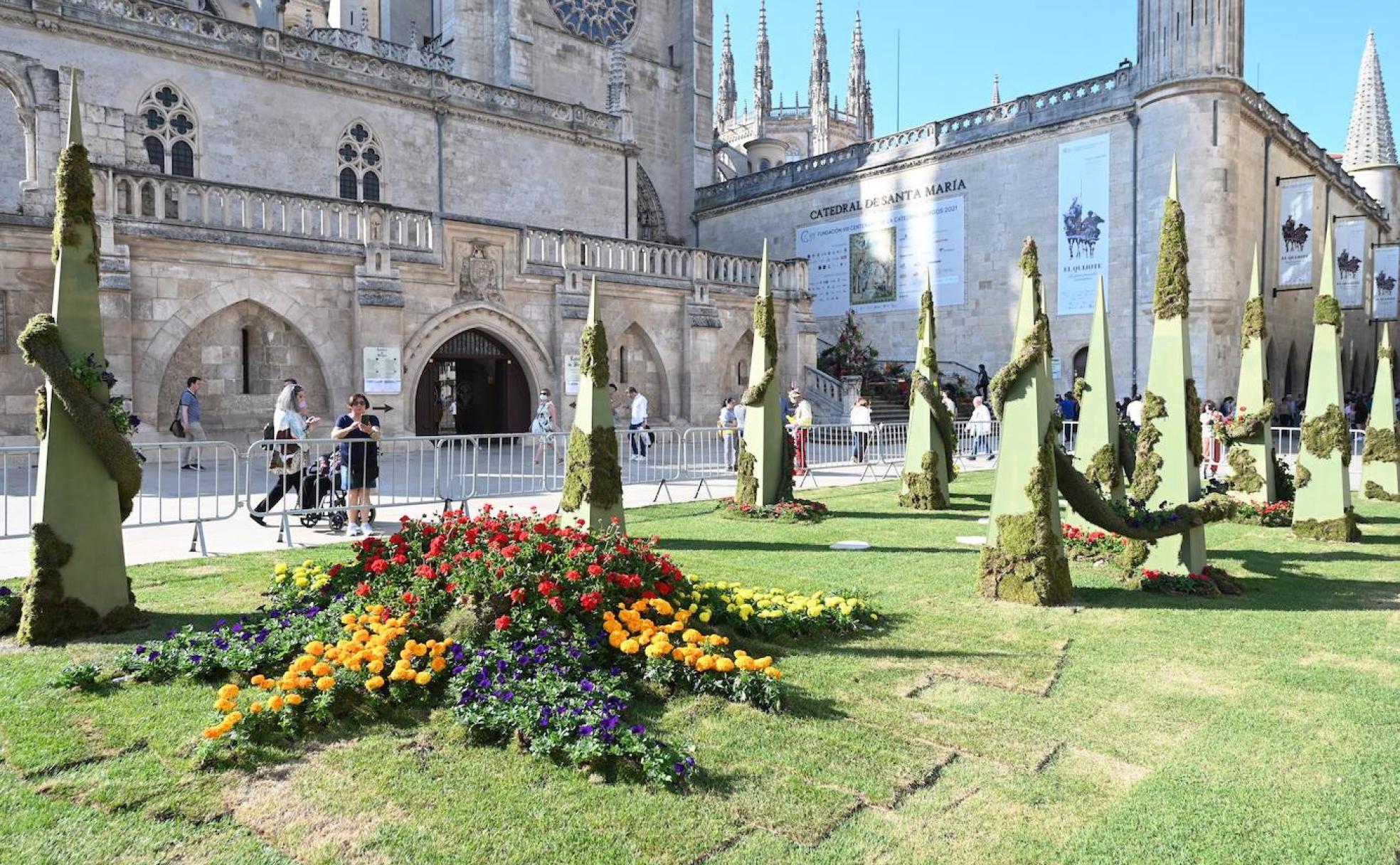 Decoración frente a la Catedral de Burgos.