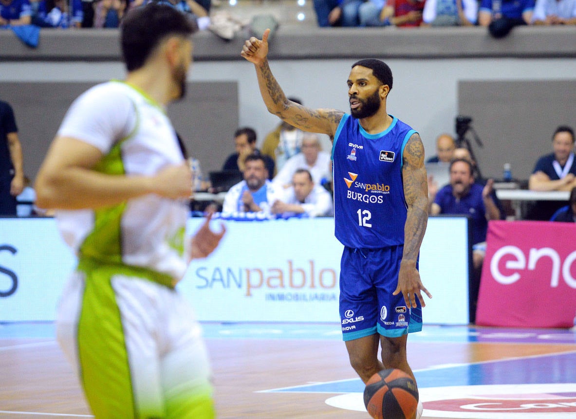 Imágenes del encuentro entre el San Pablo Burgos y el Fuenlabrada en el Coliseum