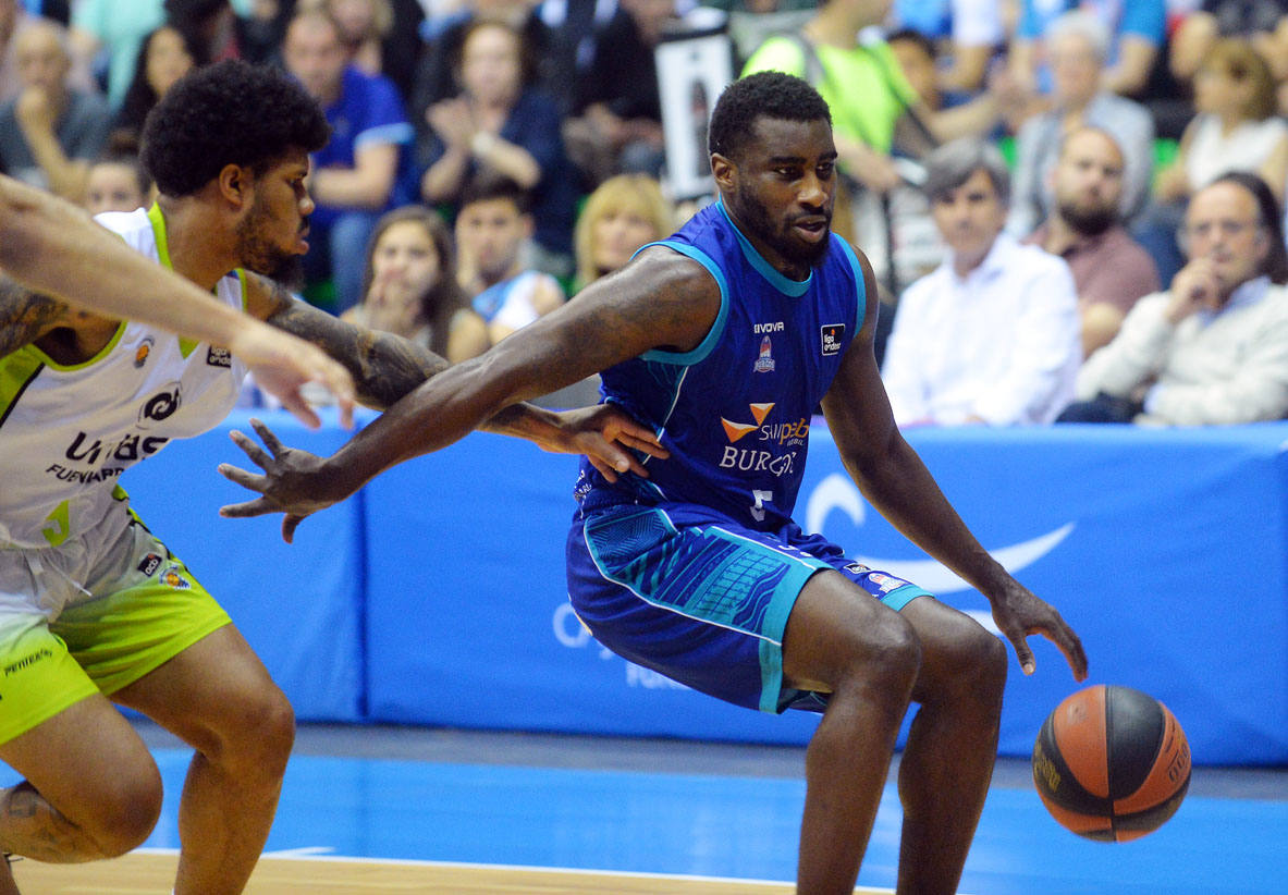 Imágenes del encuentro entre el San Pablo Burgos y el Fuenlabrada en el Coliseum