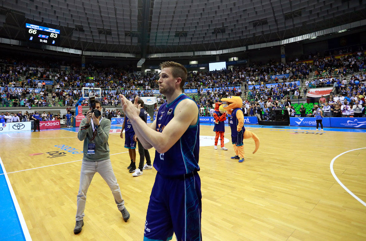 Imágenes del encuentro entre el San Pablo Burgos y el Fuenlabrada en el Coliseum