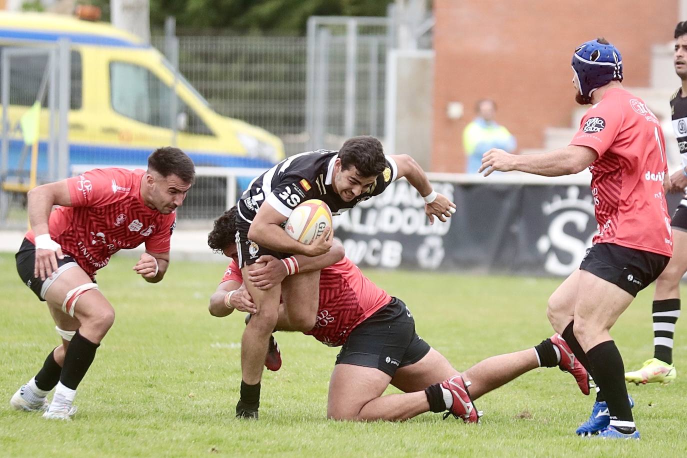 Imágenes de los cuartos de final de la División de Honor entre El Salvador y Recoletas Burgos en Pepe Rojo