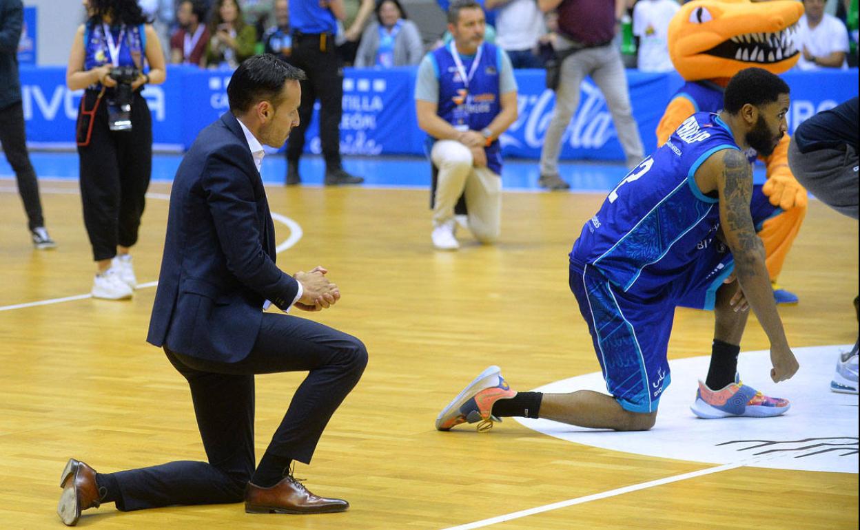 El presidente del San Pablo Burgos, Félix Sancho, secundó el perdón de rodillas que obligó a realizar a los jugadores tras consumarse el descenso