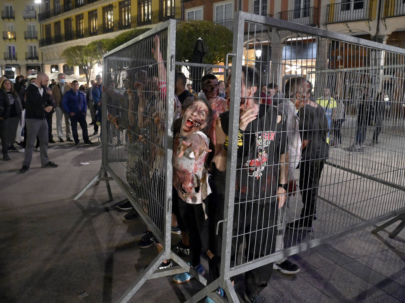 Fotos: El apocalipsis zombie se apodera de las calles de Burgos con la Survival Zombie