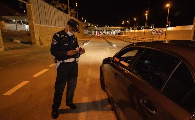 Imagen principal - Imágenes de la frontera de Ceuta y Melilla.