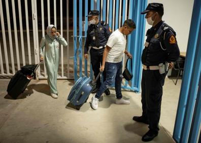 Imagen secundaria 1 - Imágenes de la frontera de Ceuta y Melilla.