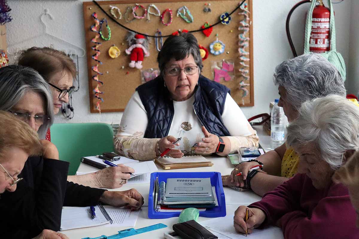 Fotos: Apoyo, cuidados, compañía y actividad: las Abuelas de Gamonal muestran sus ventajas