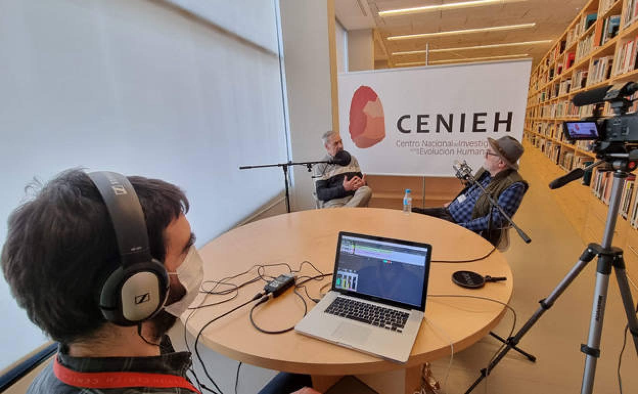 José María Bermúdez de Castro y Eudald Carbonell durante la grabación del Podcast. 