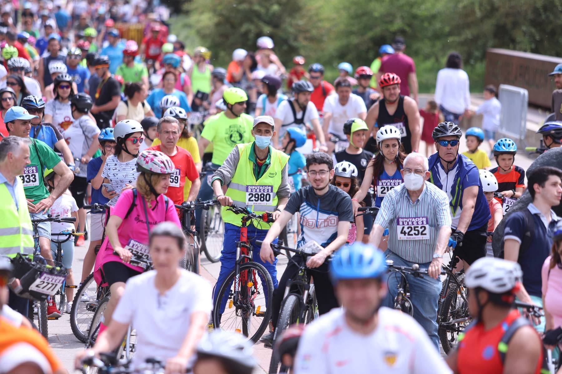 Fotos: Miles de ciclistas toman las calles de Burgos