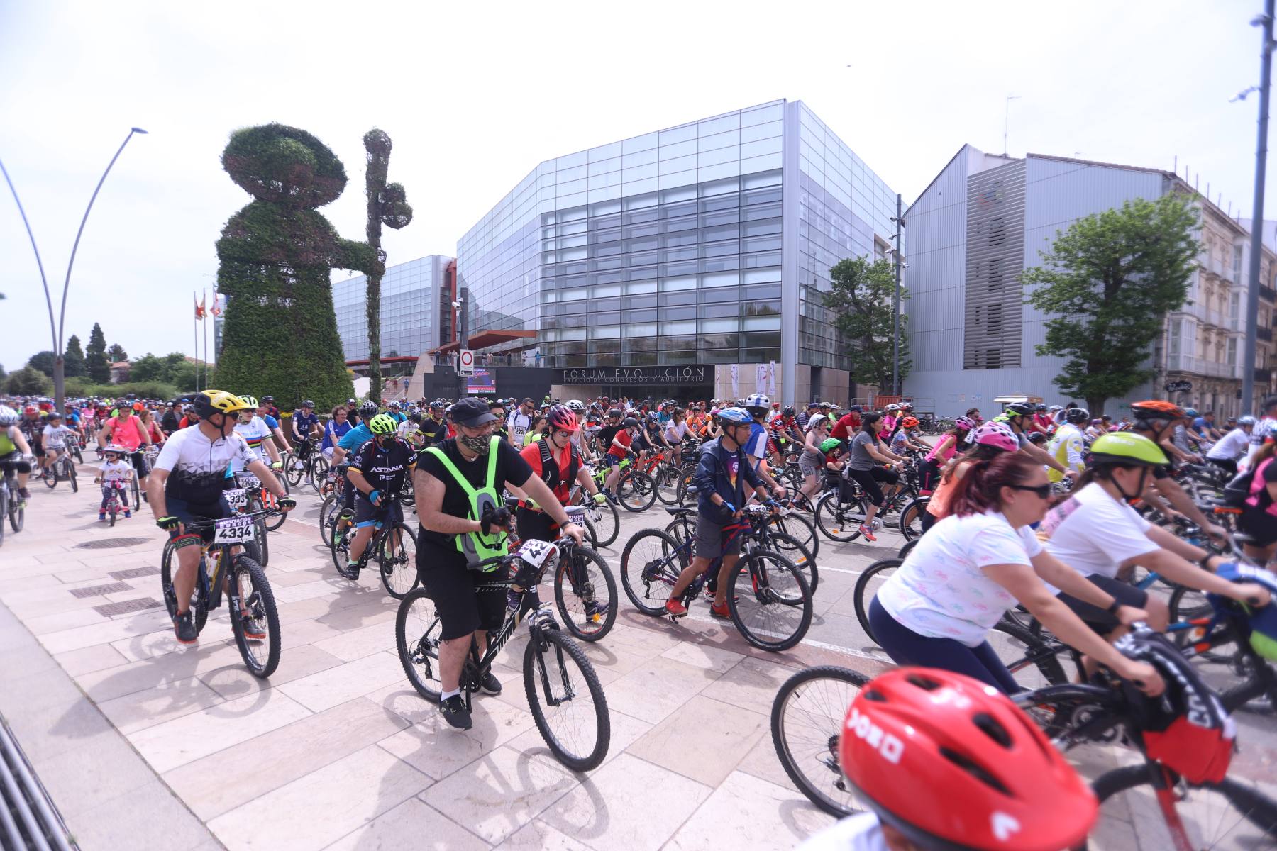 Fotos: Miles de ciclistas toman las calles de Burgos