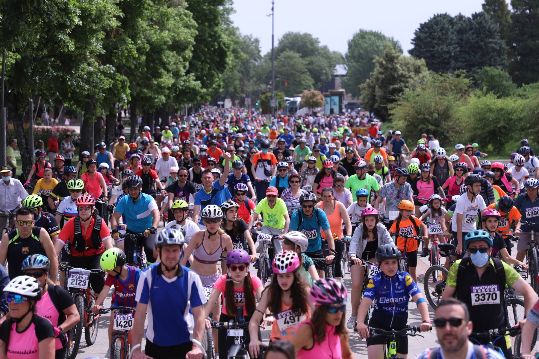 Fotos: Miles de ciclistas toman las calles de Burgos