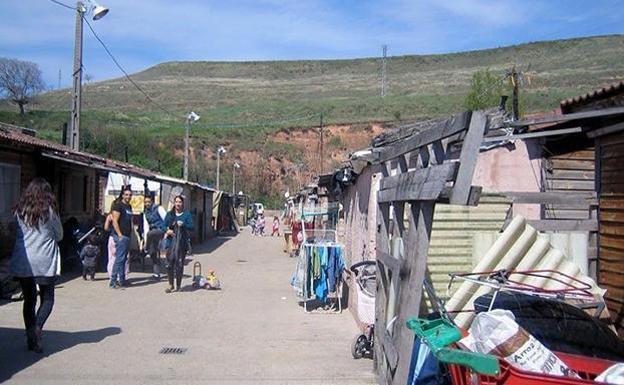 Doce familias del poblado de El Encuentro ya están realojadas en viviendas municipales