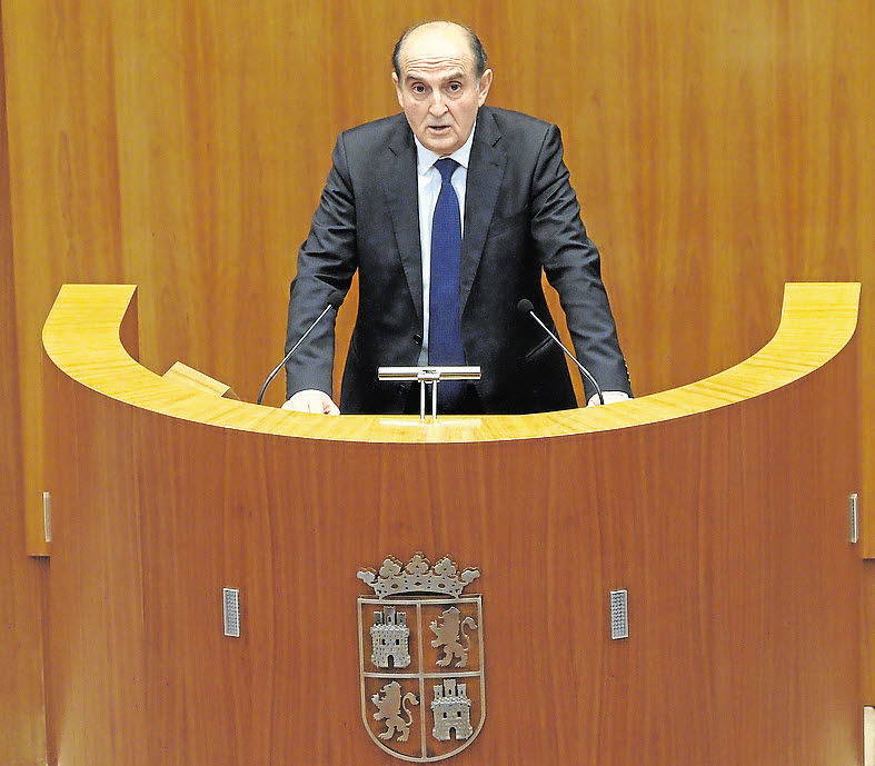 Tomás Quintana, Procurador del Común, durante una intervención en las Cortes de Castilla y León. 