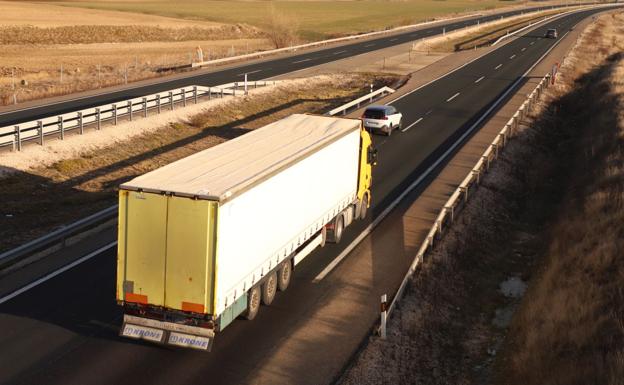 El sector del transporte de Burgos valora ir a la huelga por el bloqueo del convenio