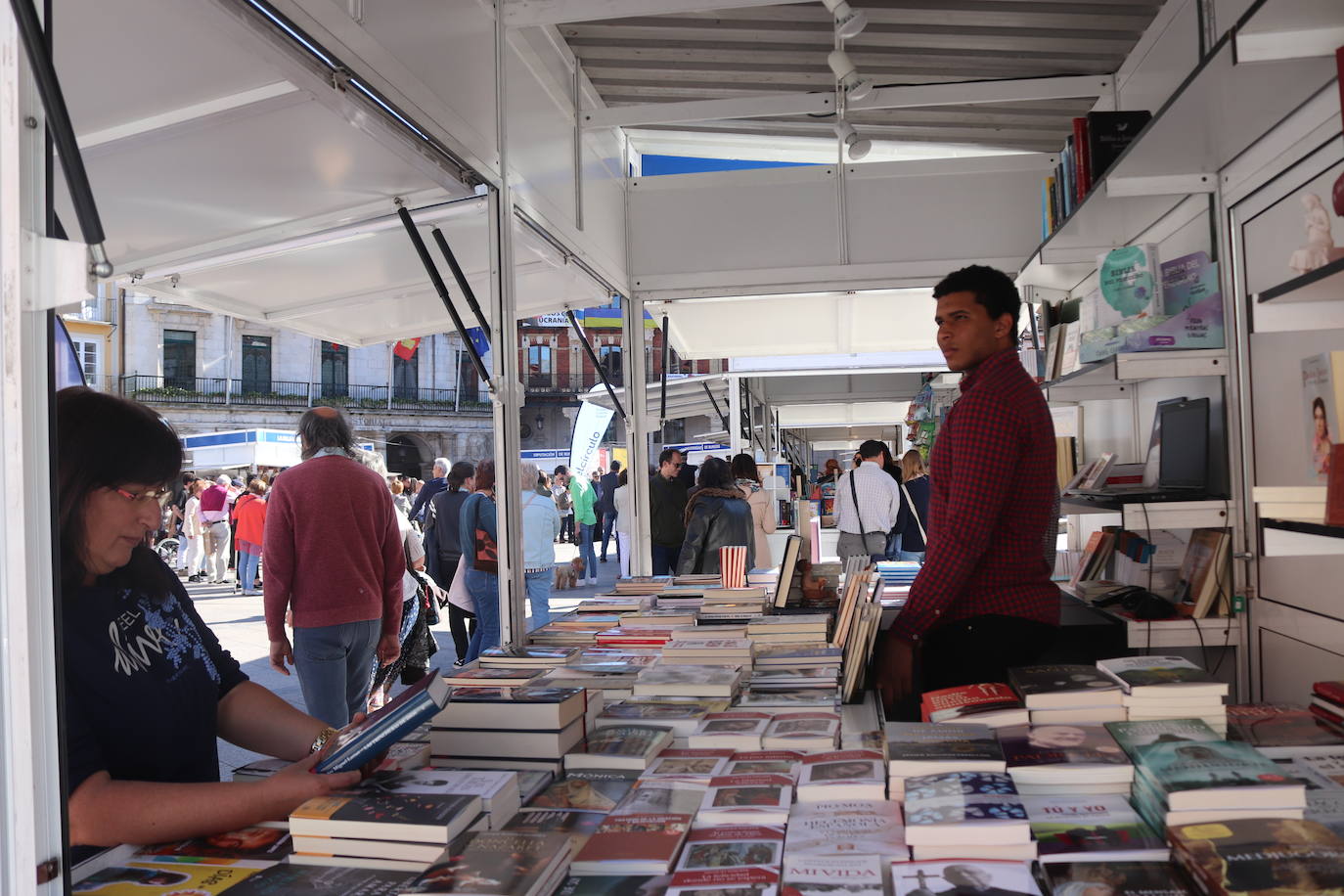 Fotos: Arranca la Feria del Libro de Burgos