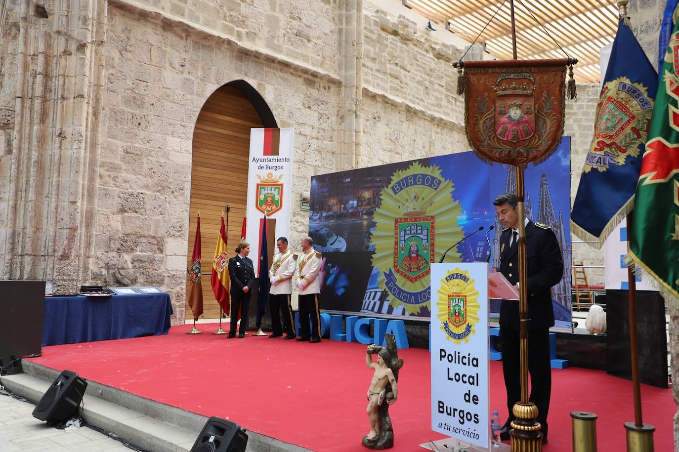 Fotos: La Policía Local de Burgos entrega sus disticiones