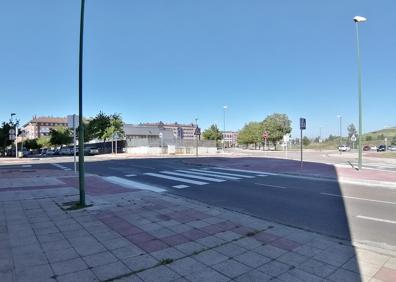 Imagen secundaria 1 - Mejora la seguridad en el cruce de las calles Murcia y Óscar Romero en Fuentecillas