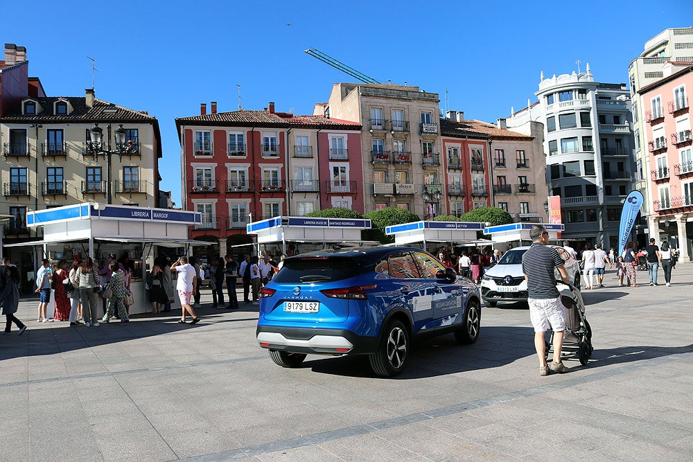 Fotos: Público y calor acompañan a la Feria del Libro de Burgos en su primer fin de semana