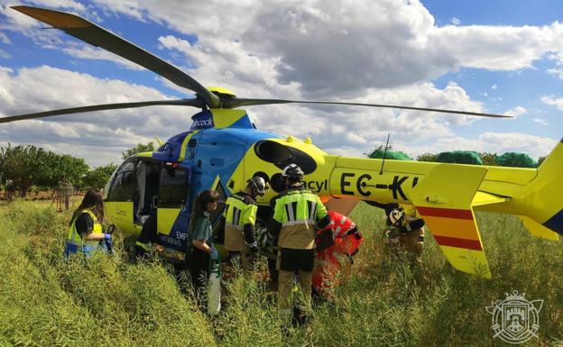 Rescatan a una persona tras quedar atrapada por una mula mecánica en Olmillos de Muñó