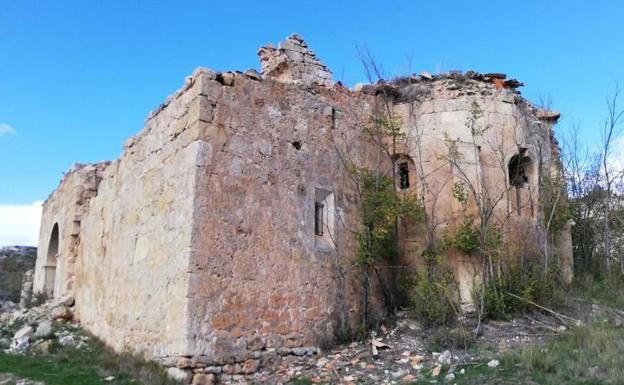 La iglesia semiderruida de Valdearnedo