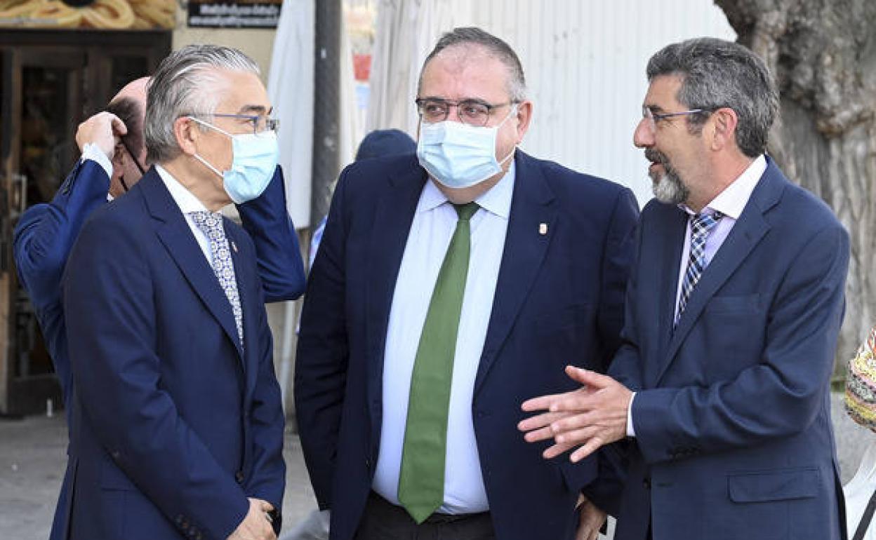 El consejero de Sanidad, Alejandro Vázquez, inaugura el 67 Congreso Nacional de la Sociedad Española de Angiología y Cirugía Vascular en Burgos.