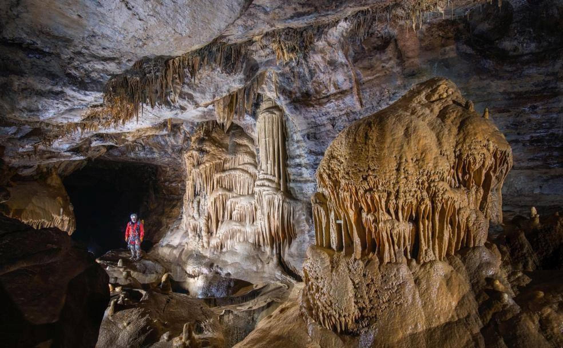 Bajotierra: Un viaje por las profundidades del tiempo