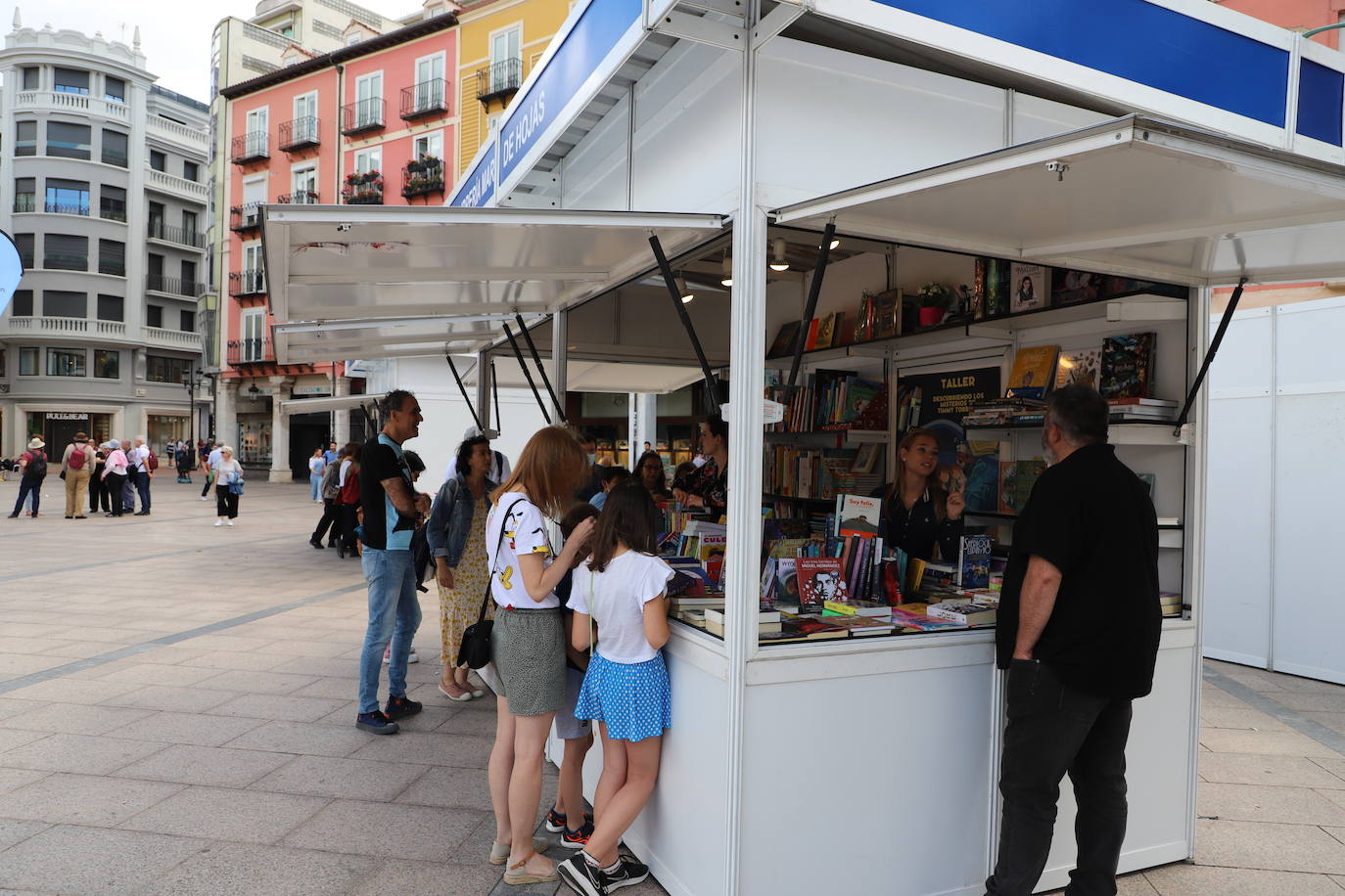 Miles de burgaleses han disfrutado durante once días de espectáculos y actividades para disfrutar de la literatura y el buen tiempo en el centro de la ciudad