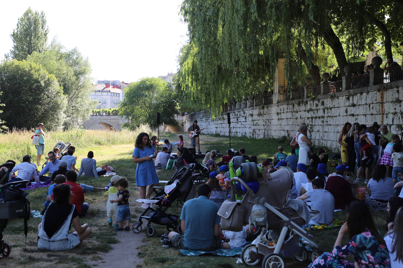 Miles de burgaleses han disfrutado durante once días de espectáculos y actividades para disfrutar de la literatura y el buen tiempo en el centro de la ciudad