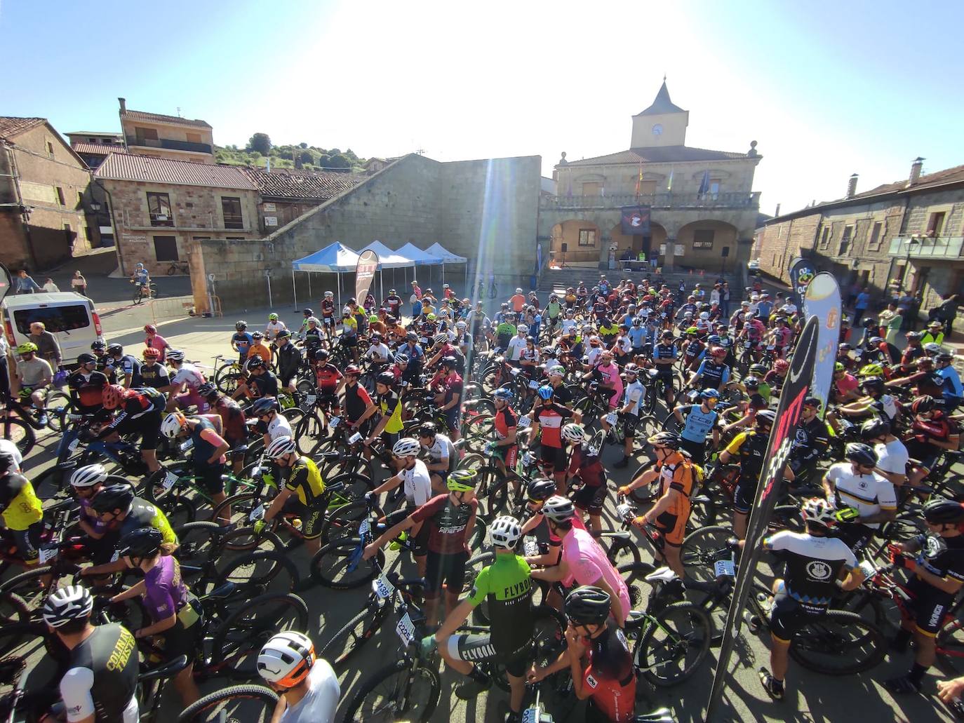 Fotos: Cerca de 200 participantes disfrutan y sufren con la BTT Comarca de Pinares