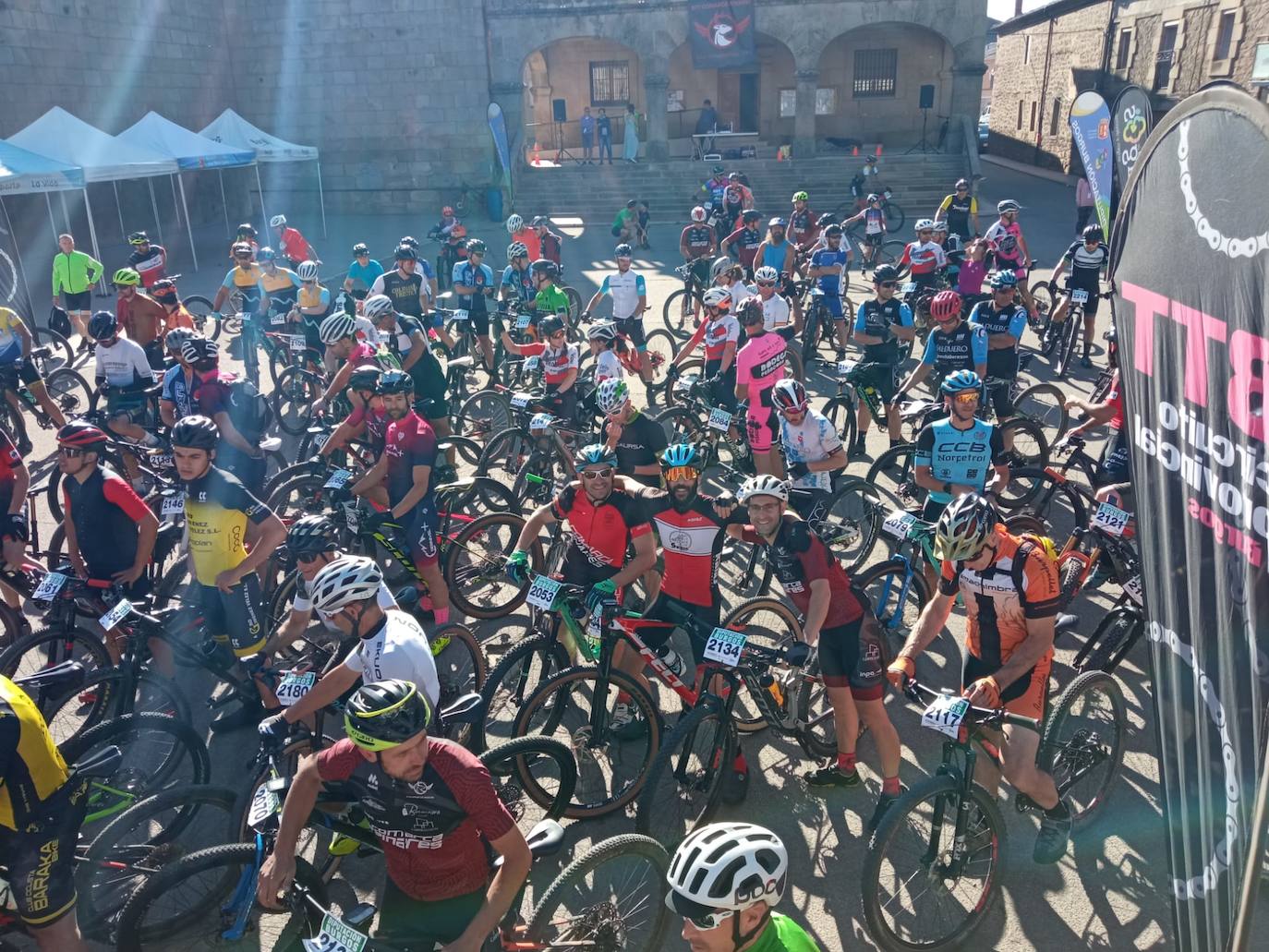 Fotos: Cerca de 200 participantes disfrutan y sufren con la BTT Comarca de Pinares