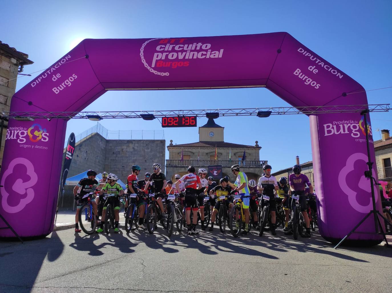 Fotos: Cerca de 200 participantes disfrutan y sufren con la BTT Comarca de Pinares