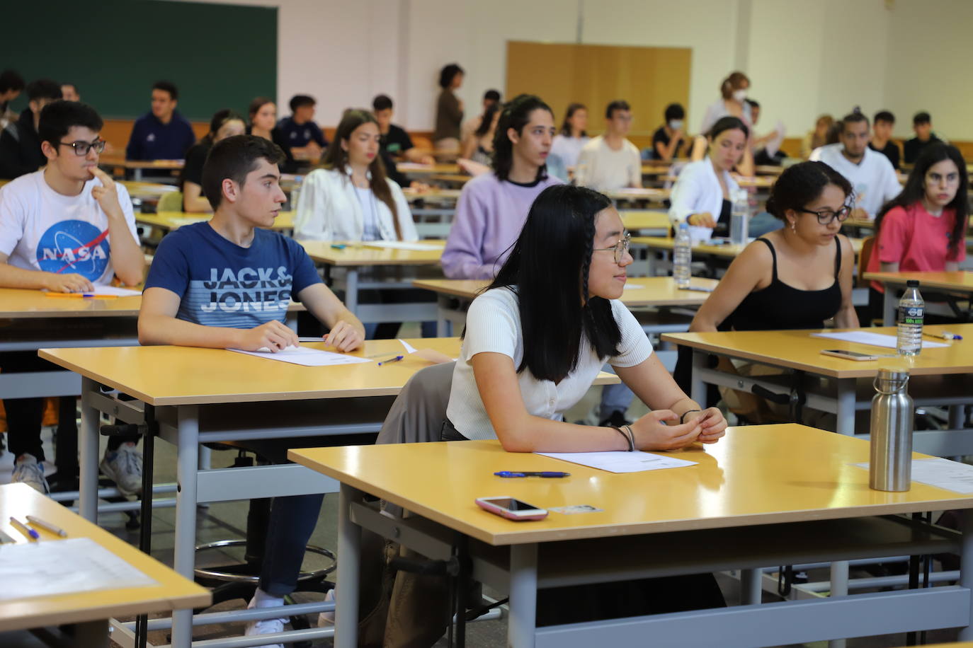 Estudiantes en el primer día de exámenes de la prueba en la Politécnica de la Milanera