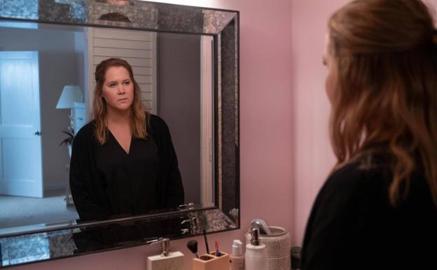 Amy Schumer, en un fotograma de 'La vida y Beth'.