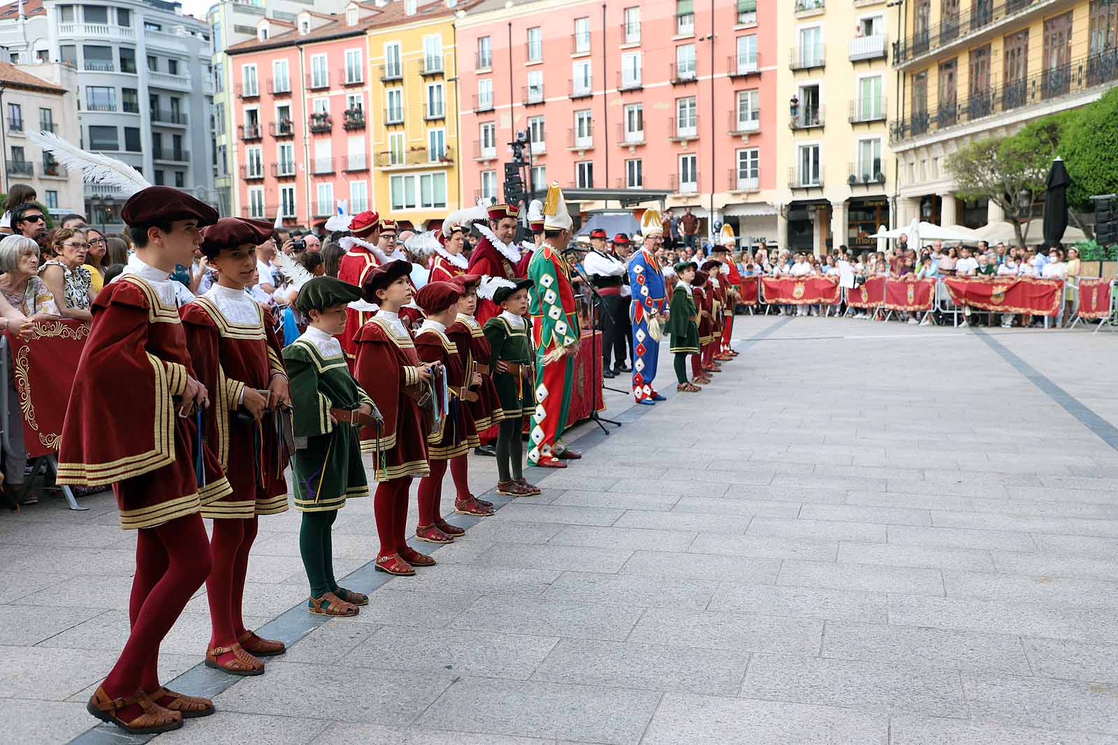 Fotos: Burgos proclama sus Reinas para los Sampedros 2022