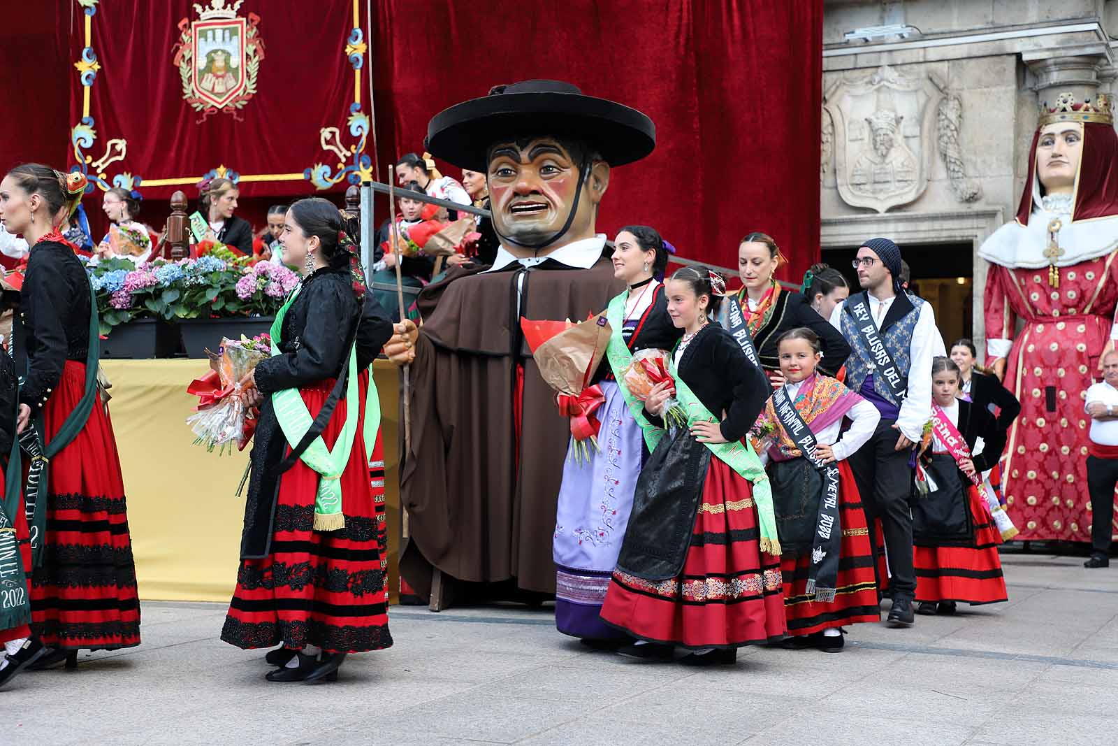 Fotos: Burgos proclama sus Reinas para los Sampedros 2022