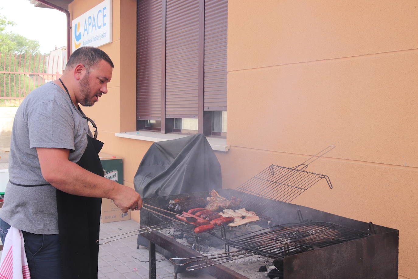 Fotos: Rastrillo solidario de Apace Burgos