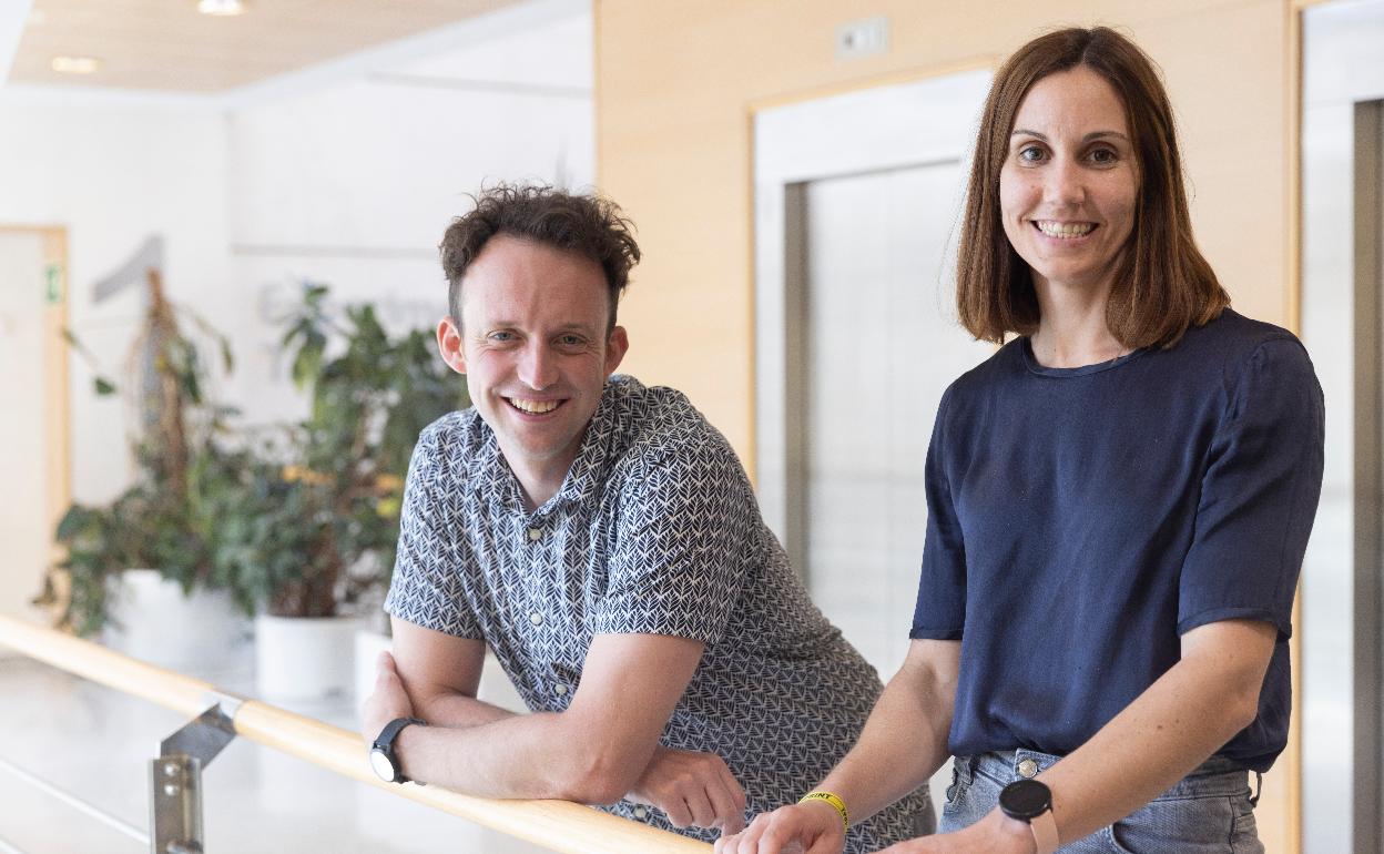 Geoff Macyntire y Bárbara Hernando, científicos del CNIO que ha participado en la investigación.