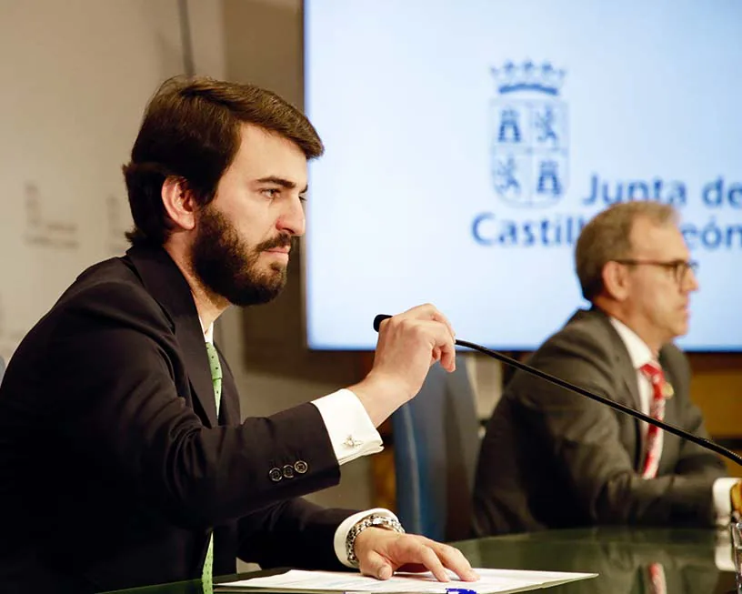 El vicepresidente de la Junta de Castilla y León Juan García Gallardo y el consejero de industria y empleo Mariano Veganzones, comparecen en rueda de prensa en relación con la acción del Gobierno, Junta de Castilla