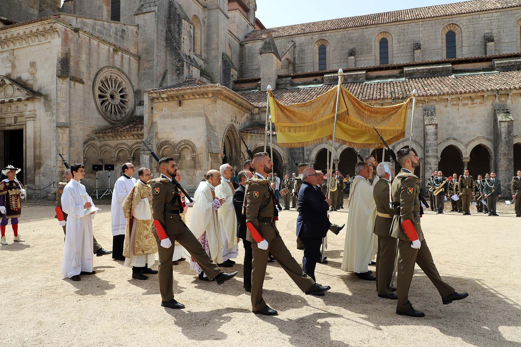 Fotos: El pendón vuelve a procesionar en El Curpillos