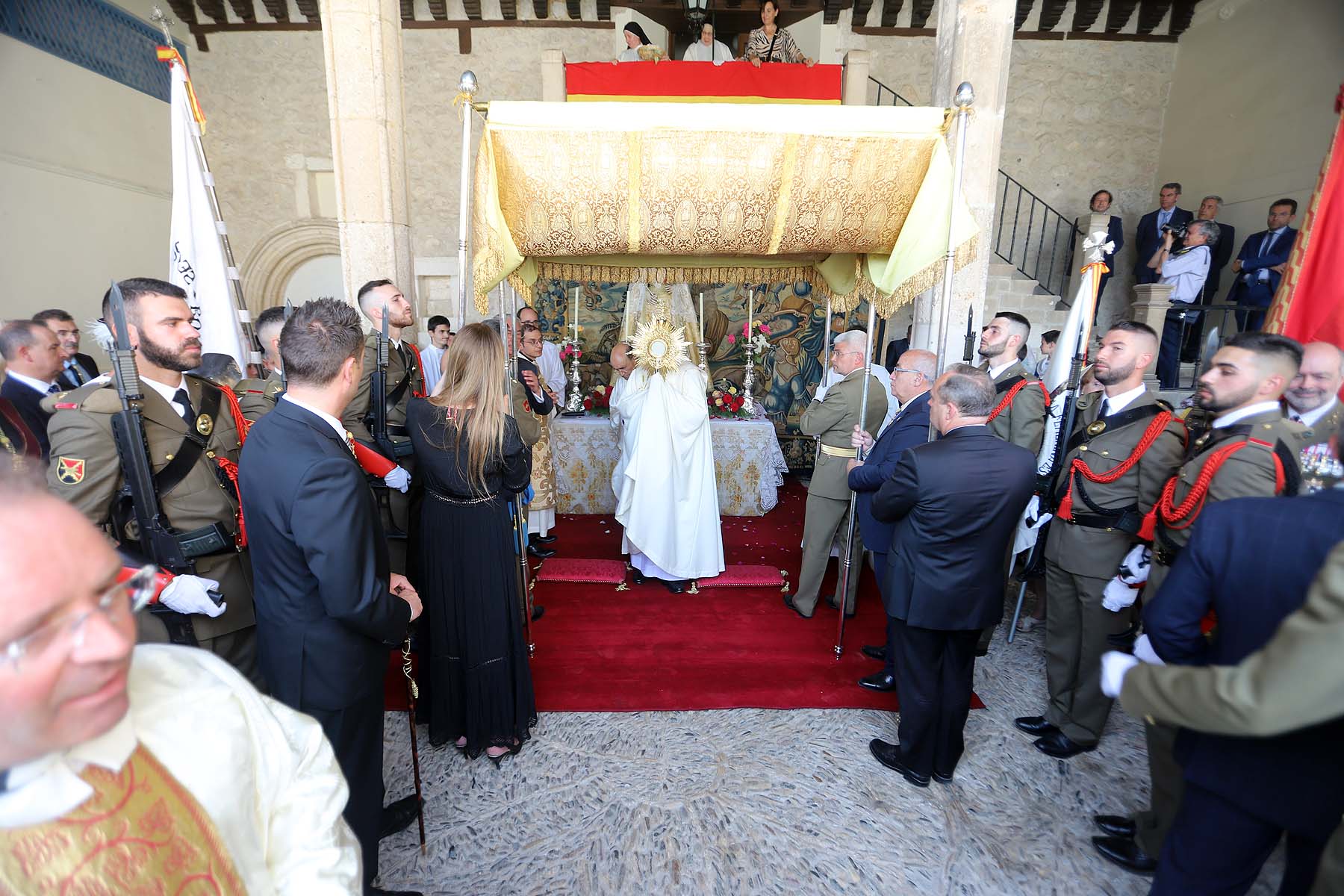 Fotos: El pendón vuelve a procesionar en El Curpillos