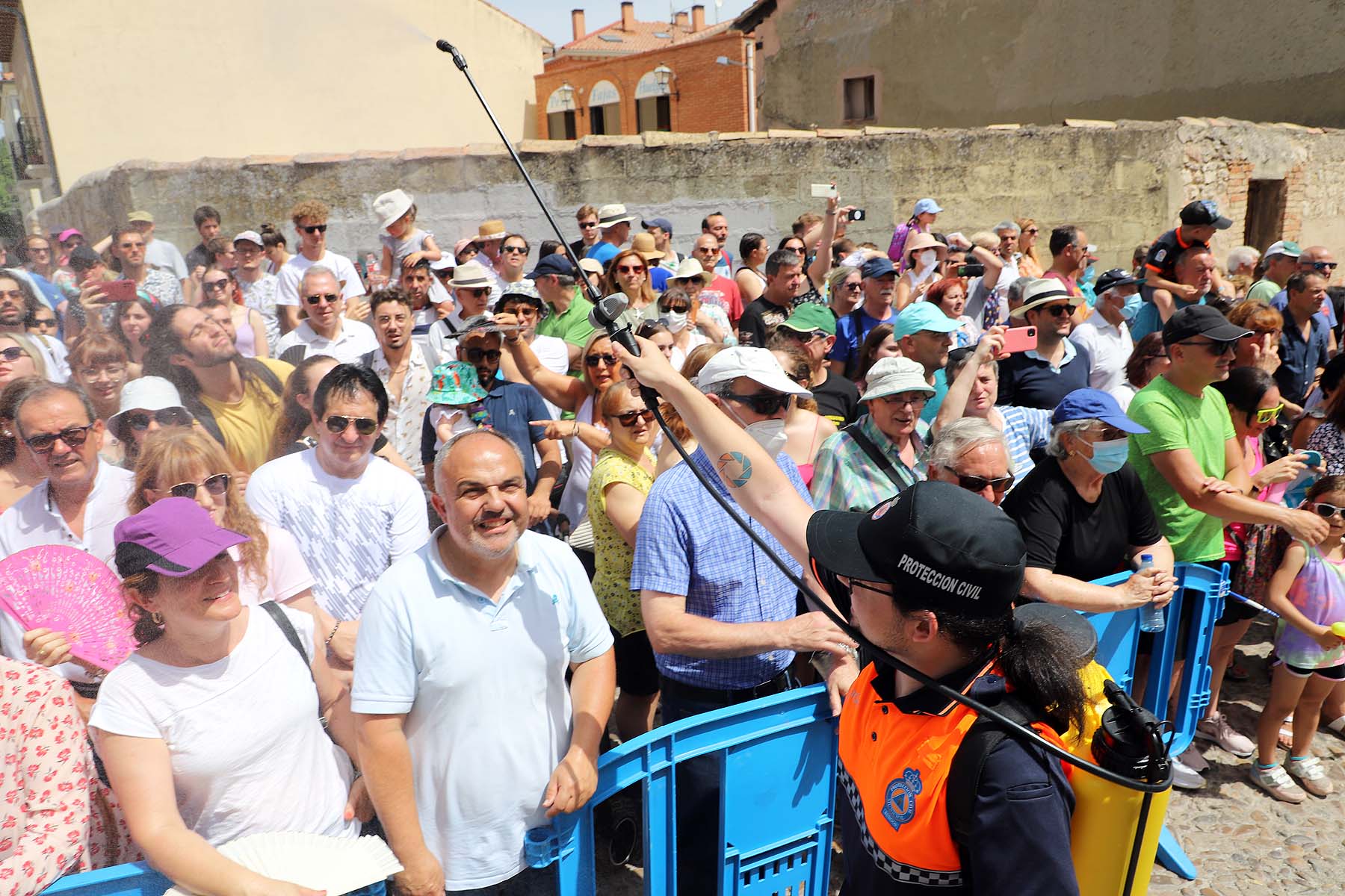 Fotos: El pendón vuelve a procesionar en El Curpillos