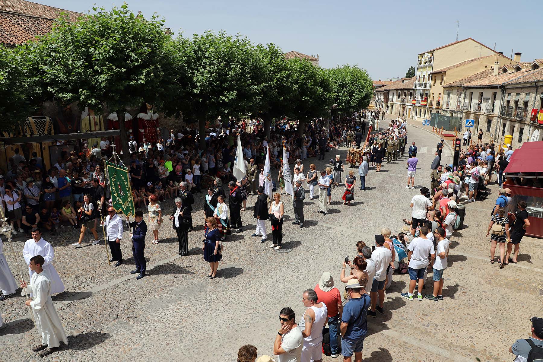 Fotos: El pendón vuelve a procesionar en El Curpillos