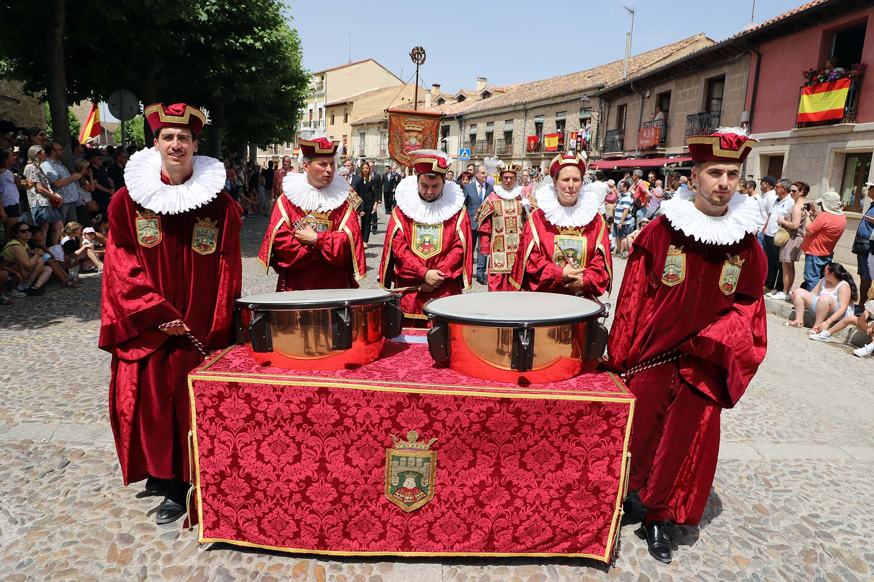 Fotos: El pendón vuelve a procesionar en El Curpillos