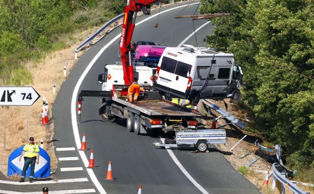 Un muerto en la salida de vía de una autocaravana en la AP-1