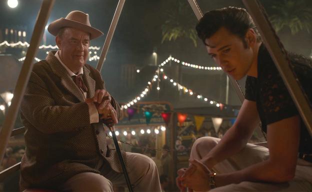 Tom Hanks y Austin Butler en 'Elvis'.