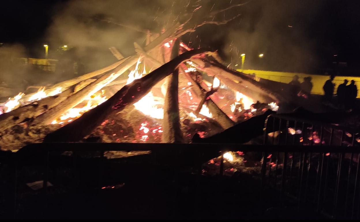 San Juan Bautista celebra la Noche de San Juan.