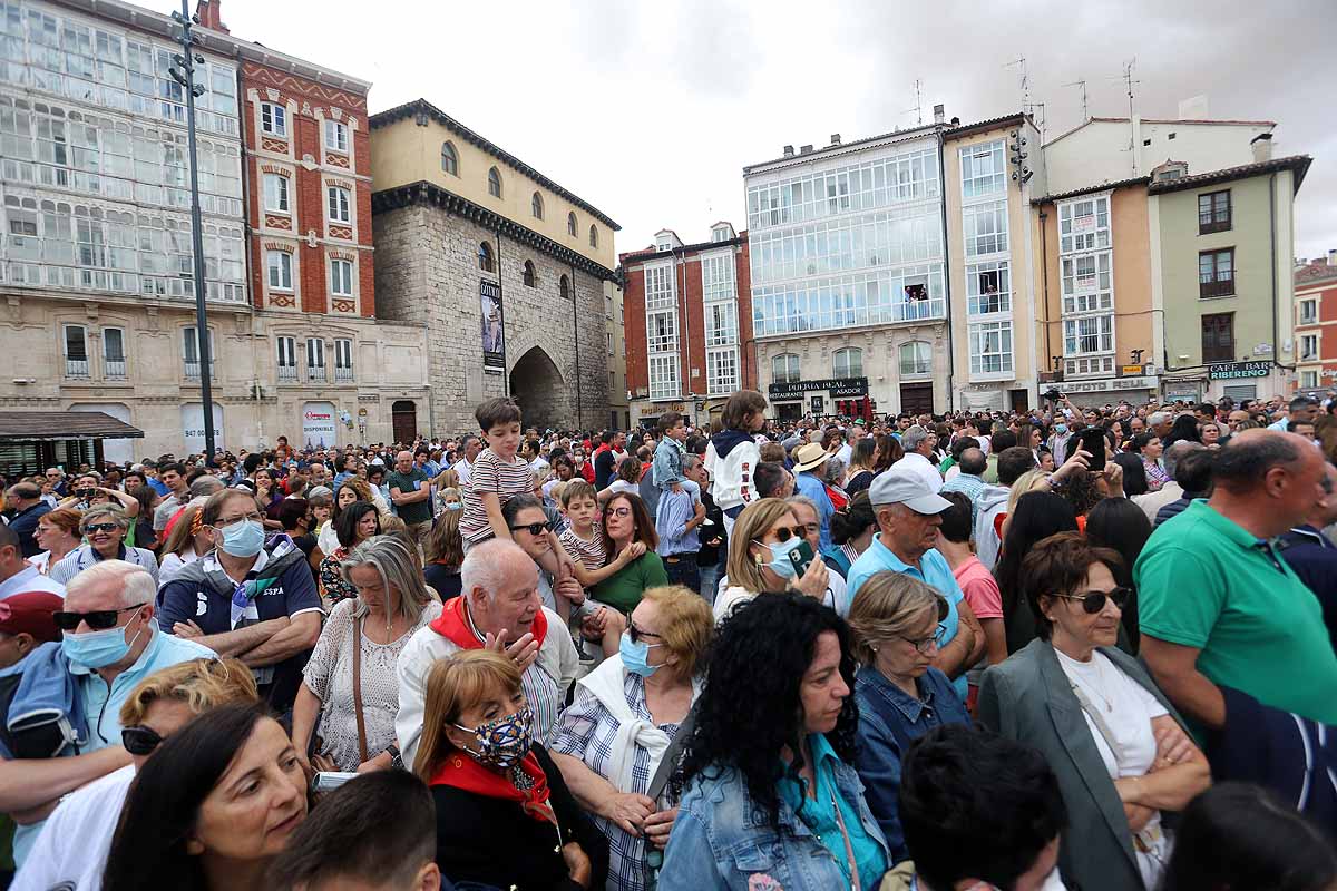 Fotos: Pregón infantil, danzantes, gigantillos y gigantones y el himno a Burgos en una mañana de tradiciones