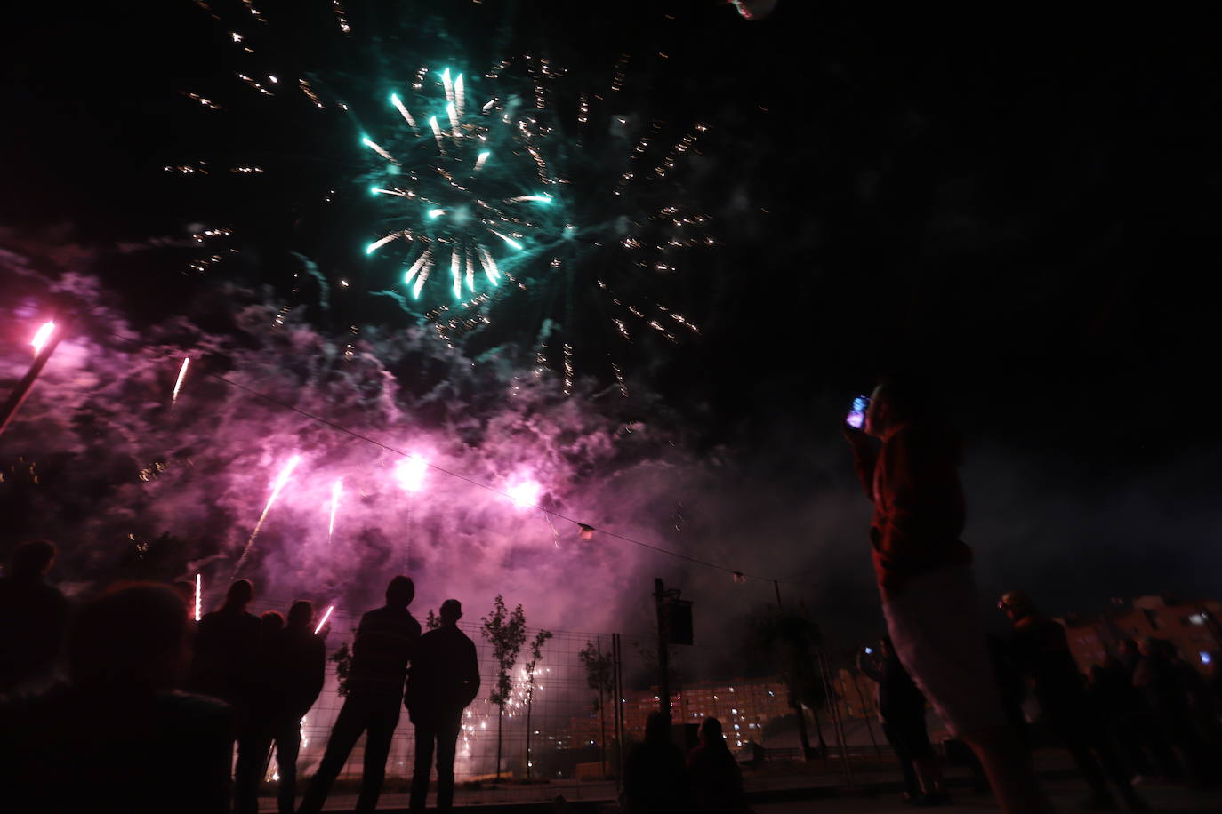 Fotos: Música, luz y color se unen en el cielo burgalés para inaugurar los Sampedros