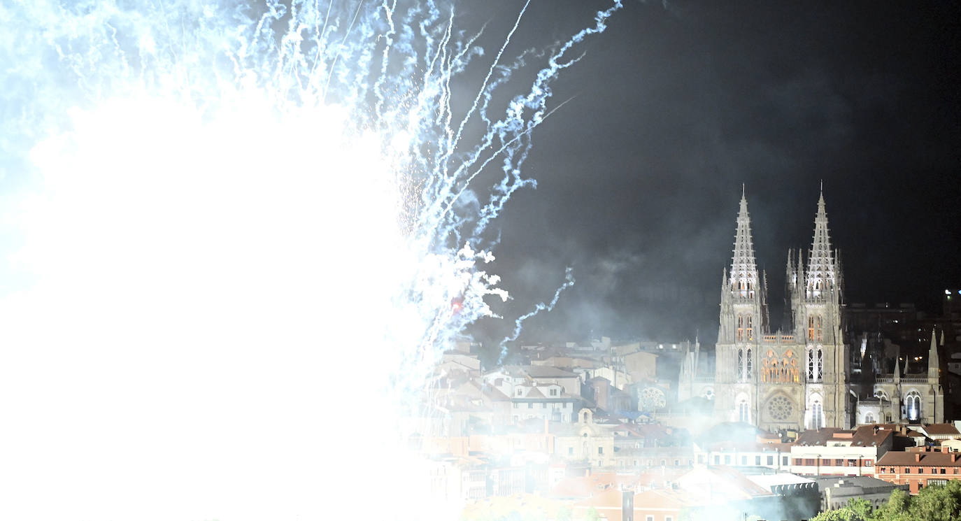 Fuegos artificiales desde el Puente de Castilla